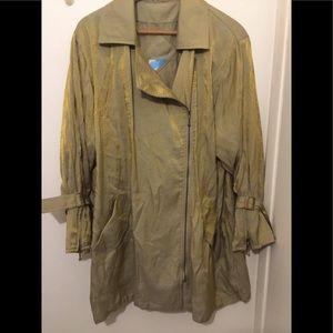 Venezia Women’s Trenchcoat. Gold ( size 18/20)